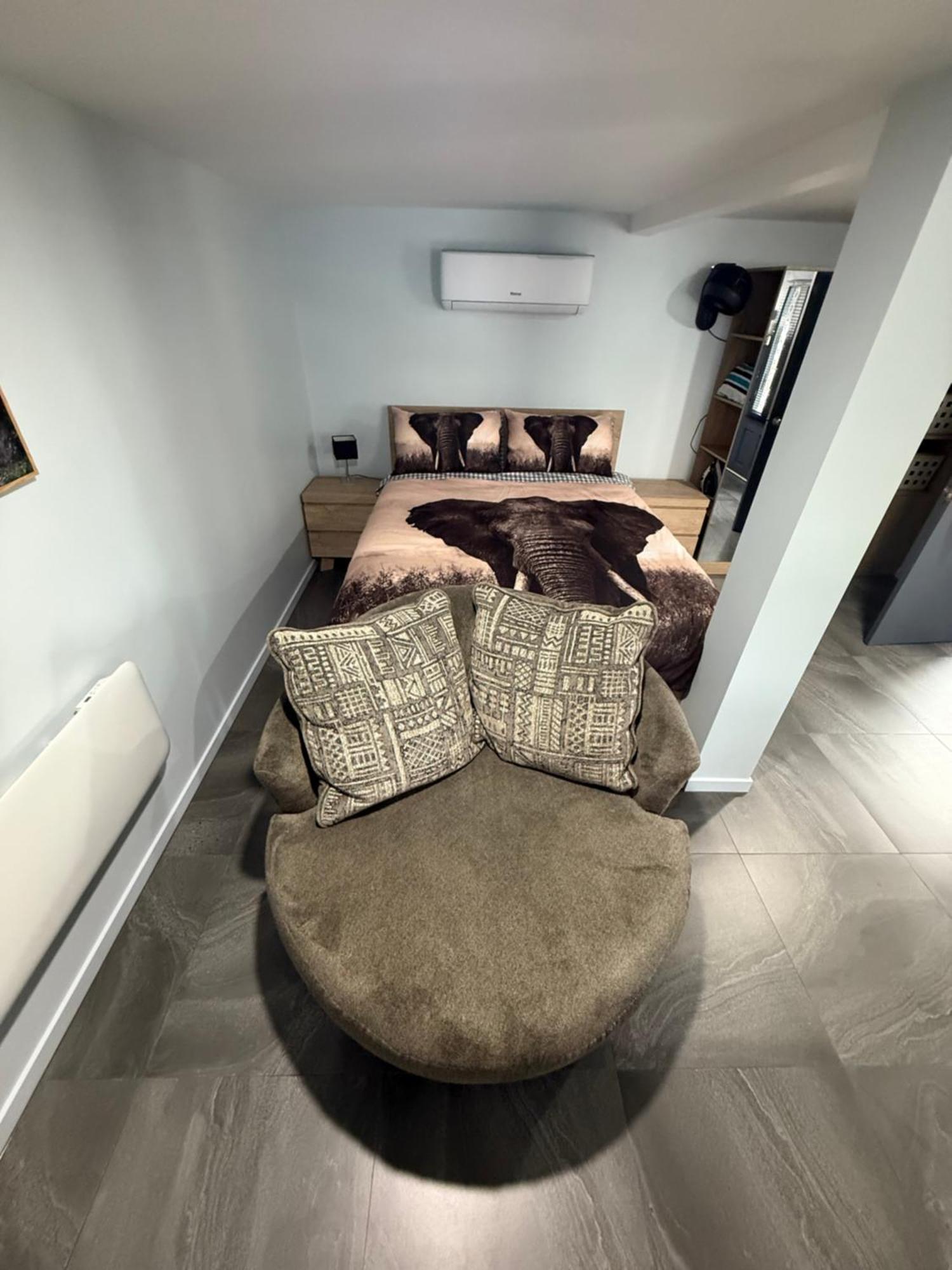 Bee House Otel Dinmore Dış mekan fotoğraf